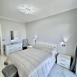 https://strada-passi-8.hotelitalianriviera.com