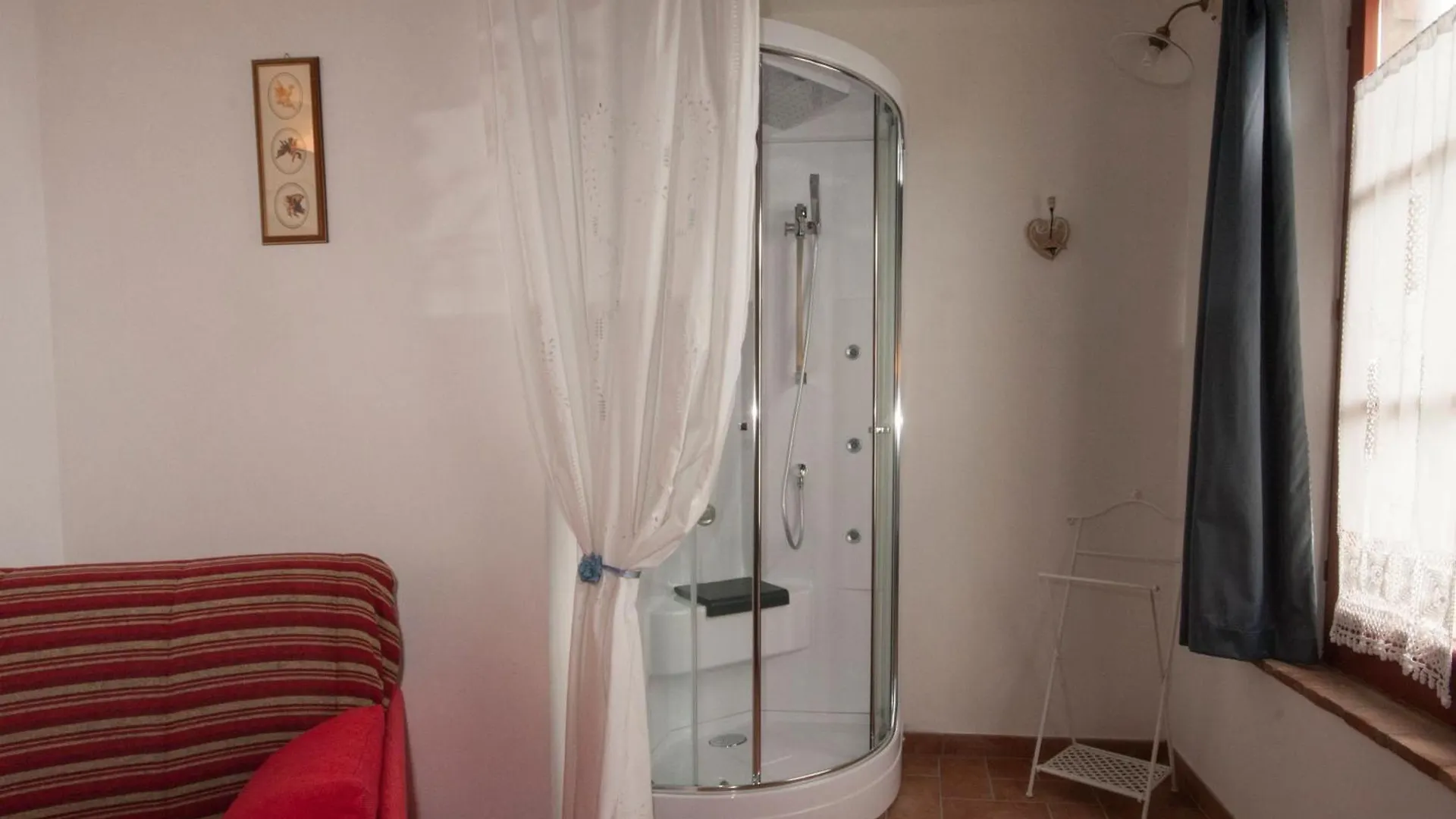 Casavacanze Vesta Isola d'Arbia 0*,